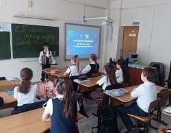 Сегодня в гимназии " Разговоры о важном " были посвящены 65-летию первого полёта человека в космос.