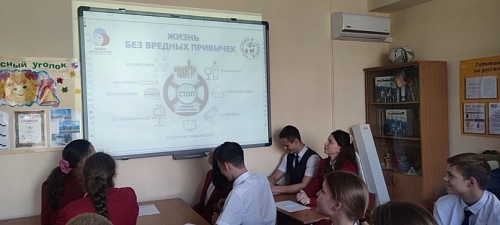 В преддверии Всемирного дня здоровья школьный врач 👩🏻‍⚕ Яценко Светлана Сергеевна провела беседу с учениками 10А класса о здоровом образе жизни.